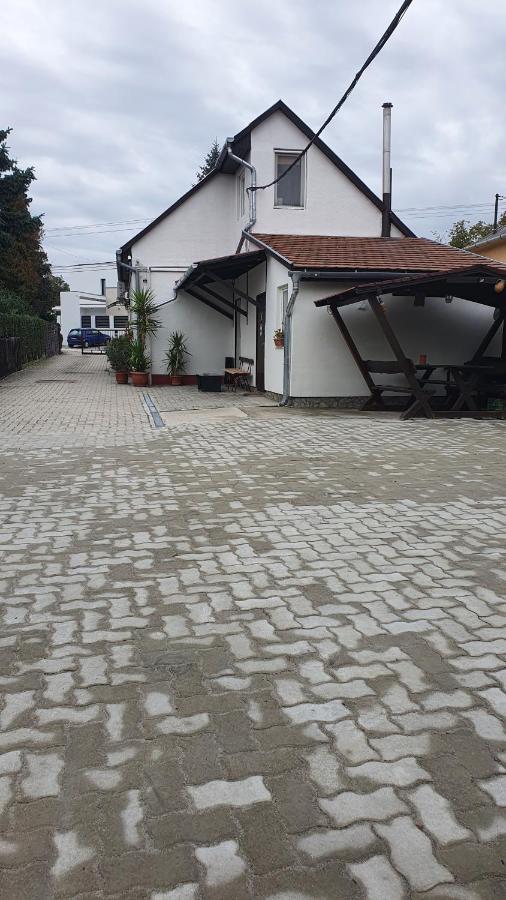 Ruttkai Vendégház Székesfehérvár Exterior foto
