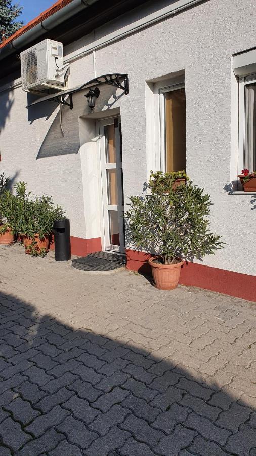 Ruttkai Vendégház Székesfehérvár Exterior foto