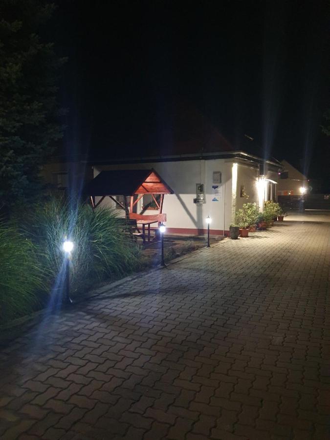 Ruttkai Vendégház Székesfehérvár Exterior foto